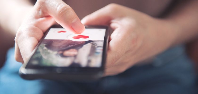 Le mystère du ‘MMM’ sur Tinder : signification réelle et raisons de sa popularité loin du simple hashtag
